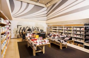 Thiết kế shop mỹ phẩm tại Hải Phòng 4