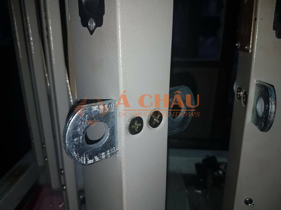 Bát khoá của cửa kéo siêu dày 6 ly, bắt xuyên hộp, làm bằng thép không gỉ