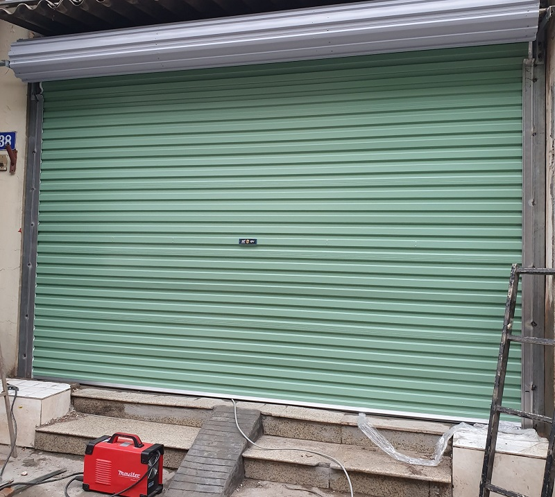 cửa cuốn kéo tay