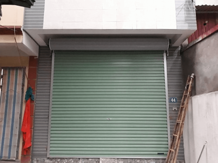 cửa cuốn kéo tay