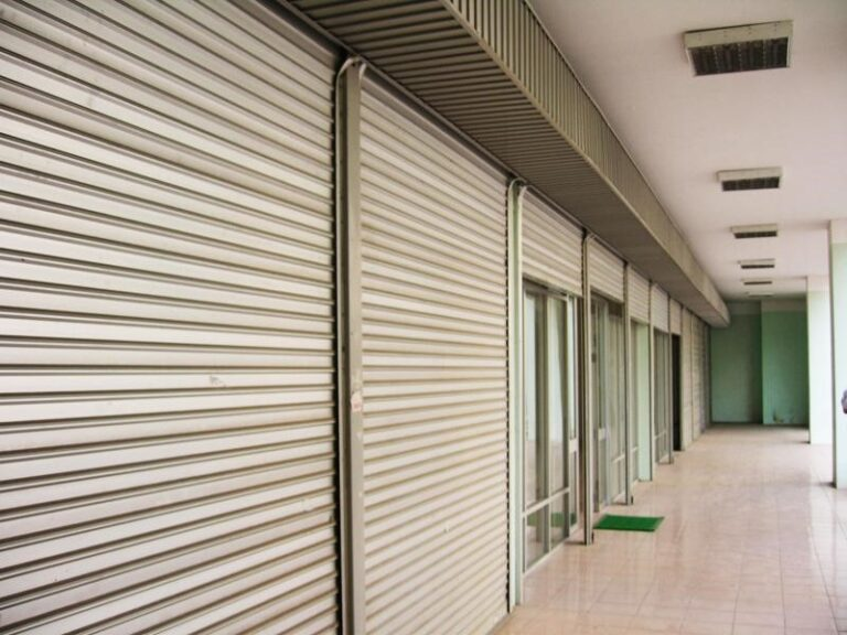 cửa cuốn kéo tay