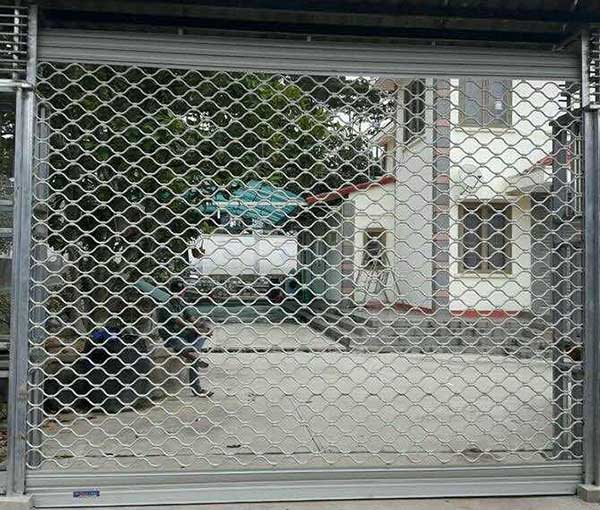 cửa cuốn kéo tay