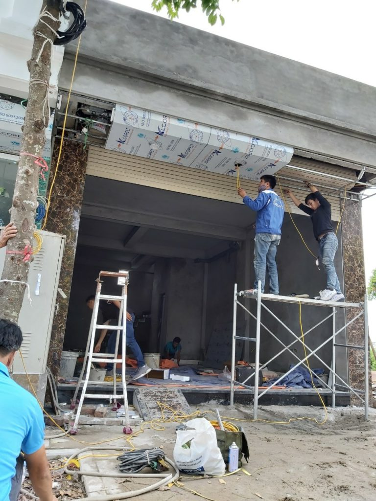 cửa cuốn kéo tay