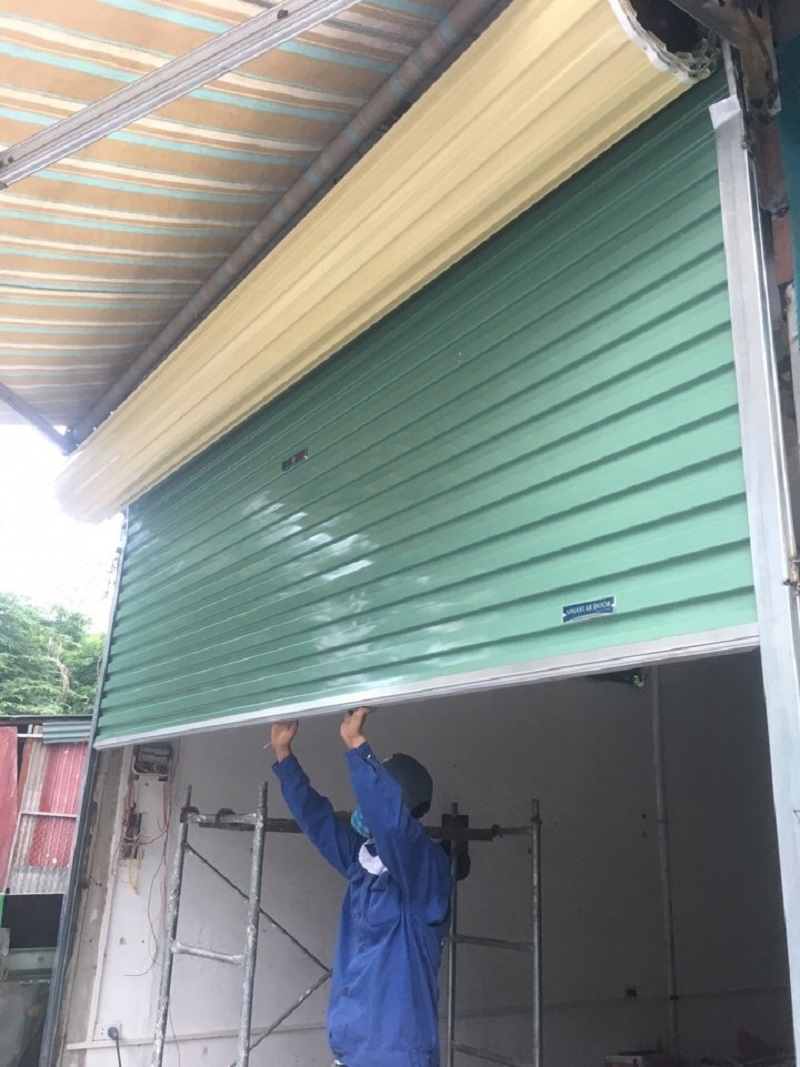 Cửa cuốn kéo tay