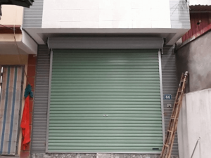 cửa cuốn kéo tay bị nặng