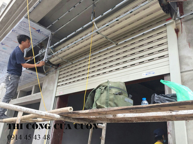 Thợ thi công - sửa chữa cửa cuốn Austdoor sẵn sàng 24/7