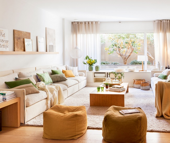 Trang trí thêm cây xanh cho không gian phòng khách, tạo sự bình dị, gần gũi thiên nhiên